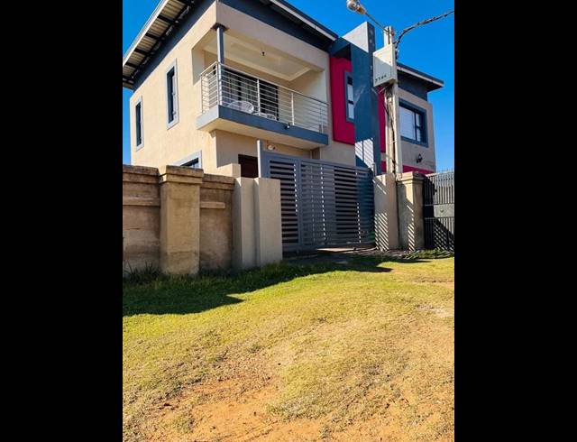 4 BEDROOM HOUSE FOR SALE IN FLEURHOF